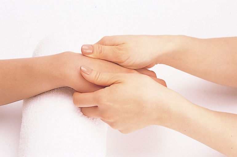 ハンドマッサージ資格リンパ