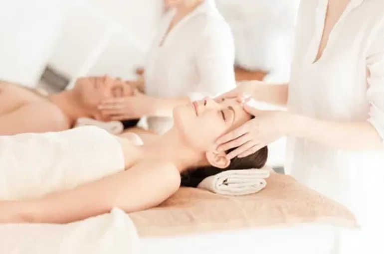 リンパマッサージ銀座カップル