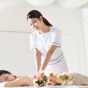 リンパ　ヘッドマッサージ　セラピスト