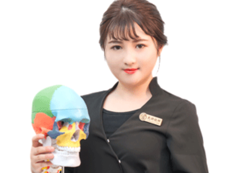 中国四川校校長：熊小曼